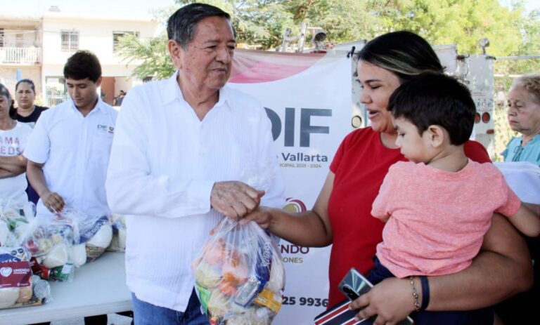 Dif Puerto Vallarta Apoya Llevando Alimento A Las Zonas Vulnerables Vallartavive 3798
